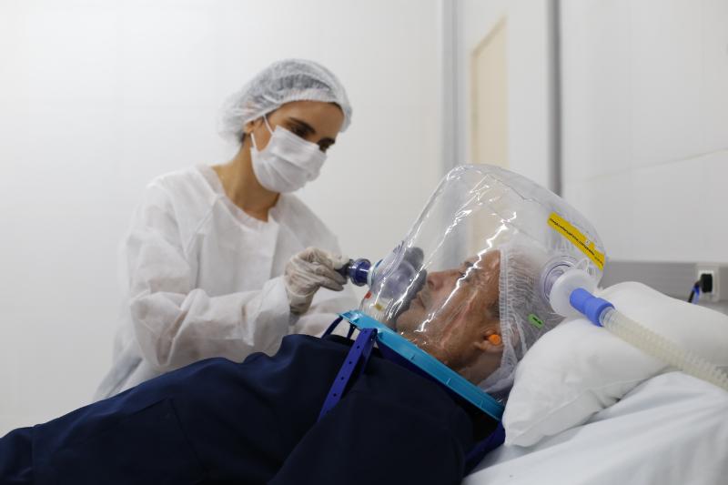 Capacete Elmo: inovação cearense recupera pacientes de todo o Brasil