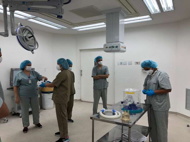 Com instrução sobre o capacete Elmo, ESP/CE participa de ação do HGF sobre cuidado ao paciente com Covid-19