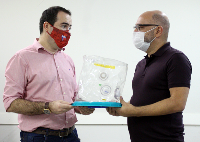 Saúde do Ceará recebe doação de capacetes Elmo feita pelo Fortaleza Esporte Clube